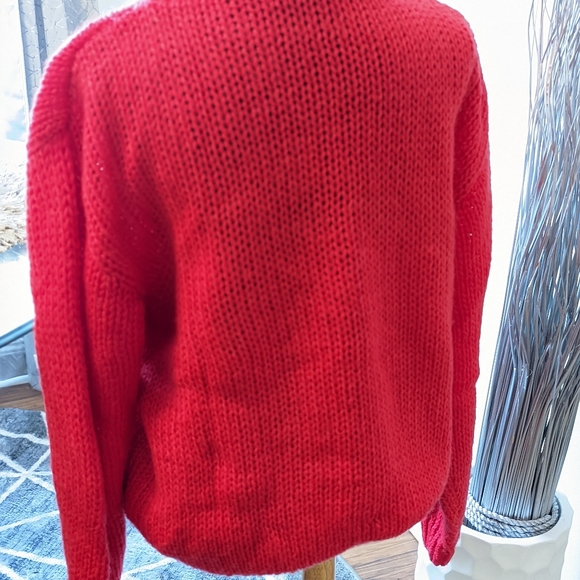 Red Bear Sweater - Picture 4 of 6